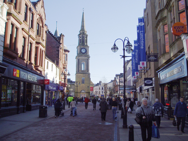 Vista da High Street de Falkirk, Escócia.