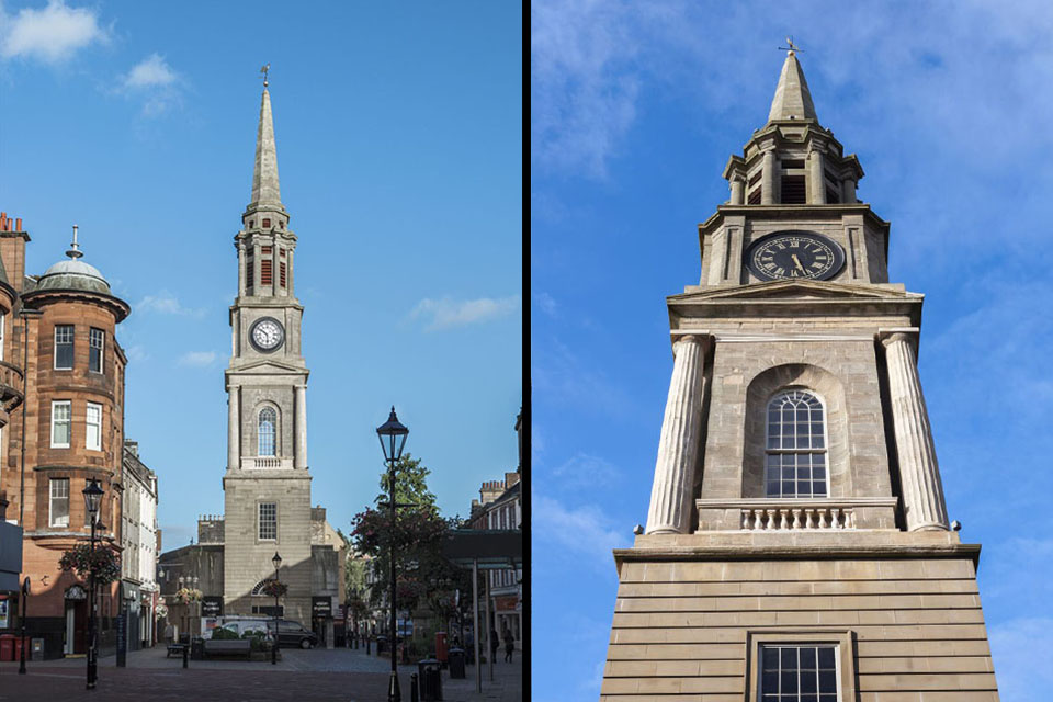 A histórica torre Falkirk Steeple localizada na rua principal para pedestres de Falkirk.