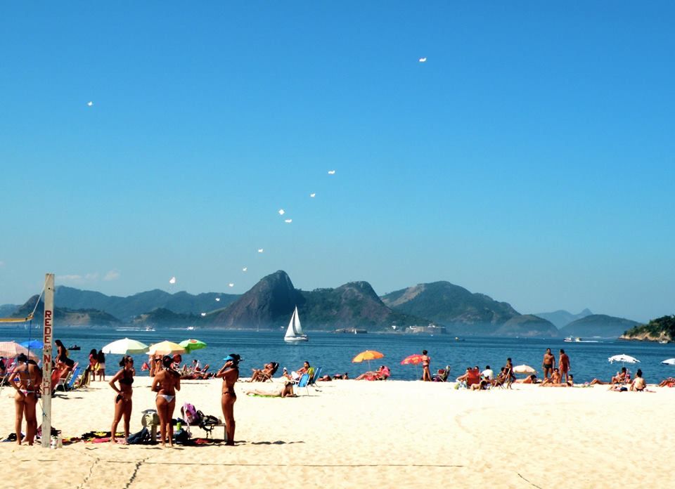 Vista da praia do Flamengo no Rio de Janeiro.