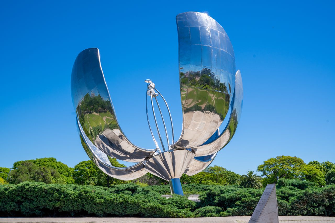 Monumental sculpture Floralis Genérica in Plaza Naciones Unidas, Recoleta, Buenos Aires.