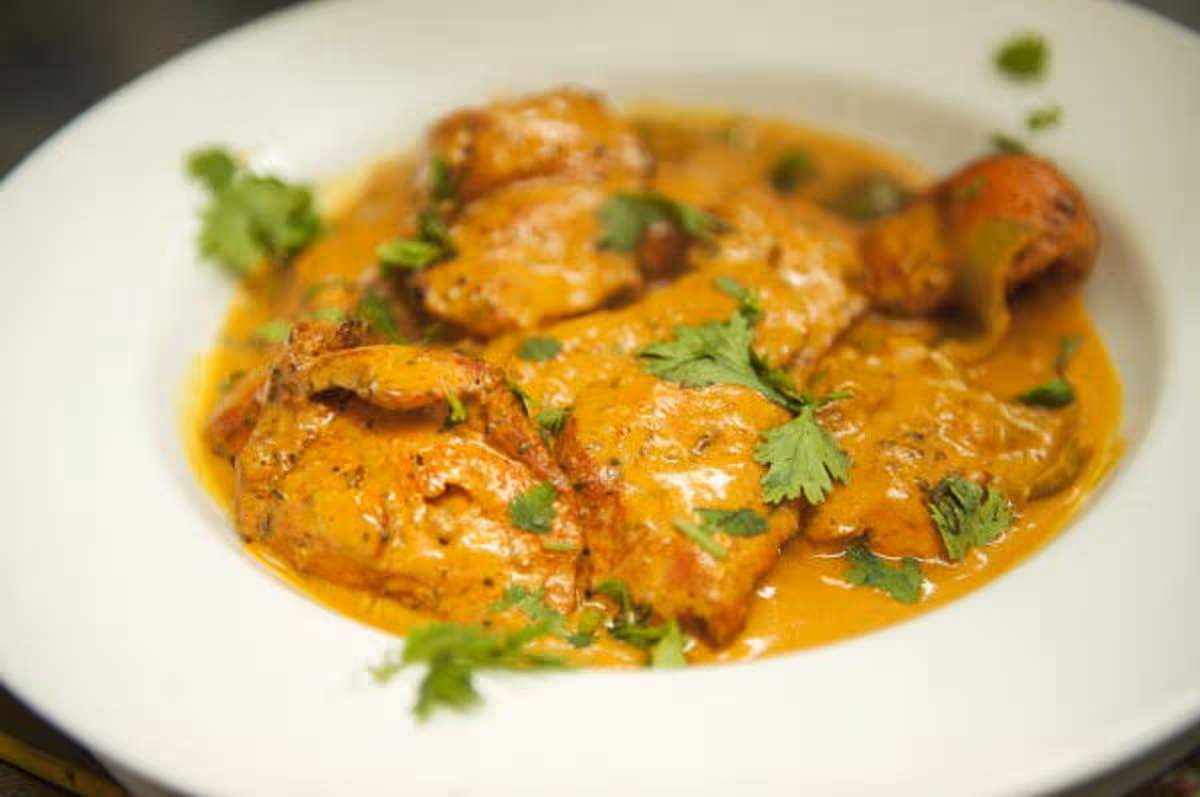 Un tradicional Chicken Tikka Masala, el plato que Glasgow reclama como propio en su vibrante escena gastronómica.