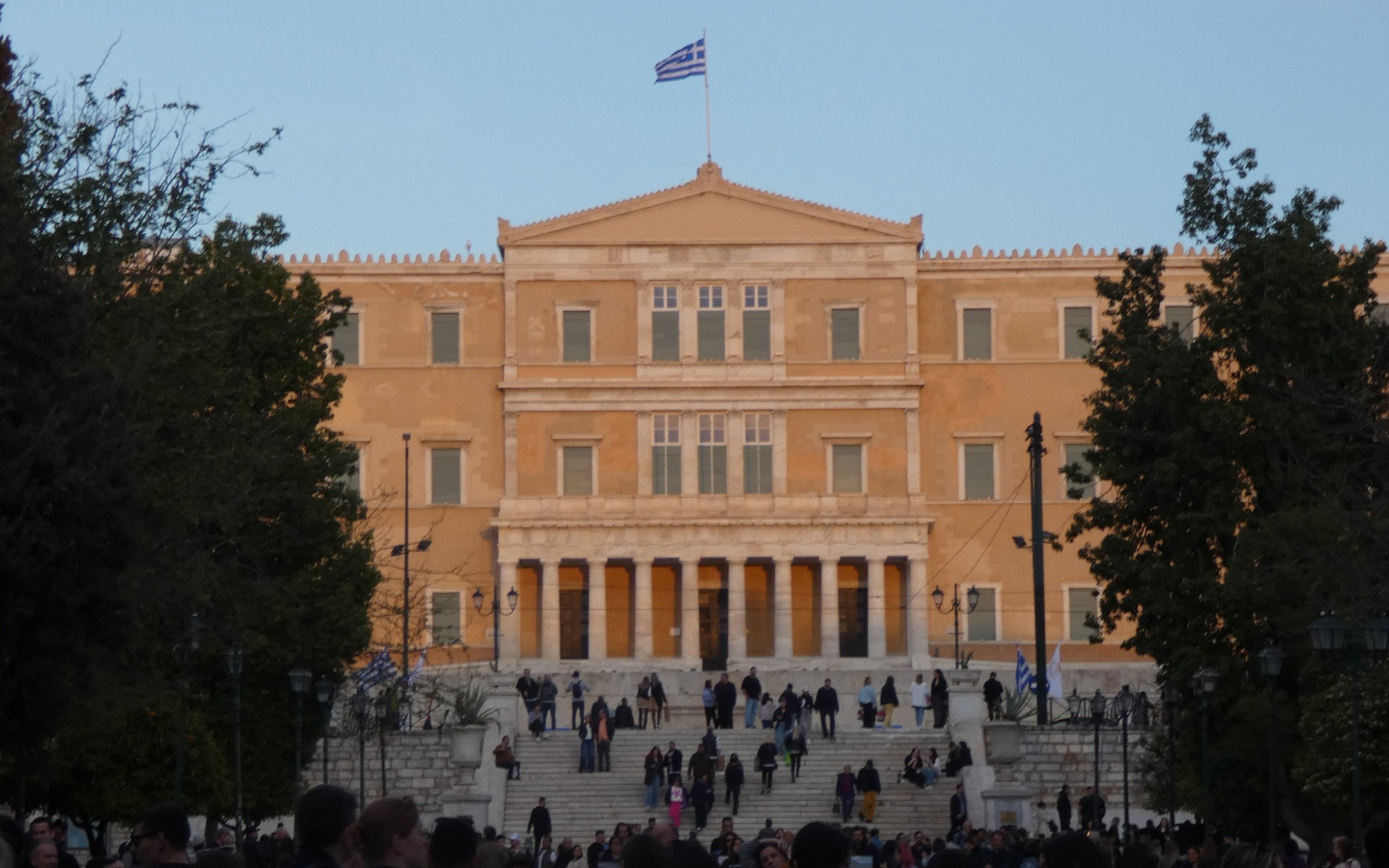 El Parlamento Helénico en la Plaza Syntagma, el epicentro de la vida política y social de Atenas.