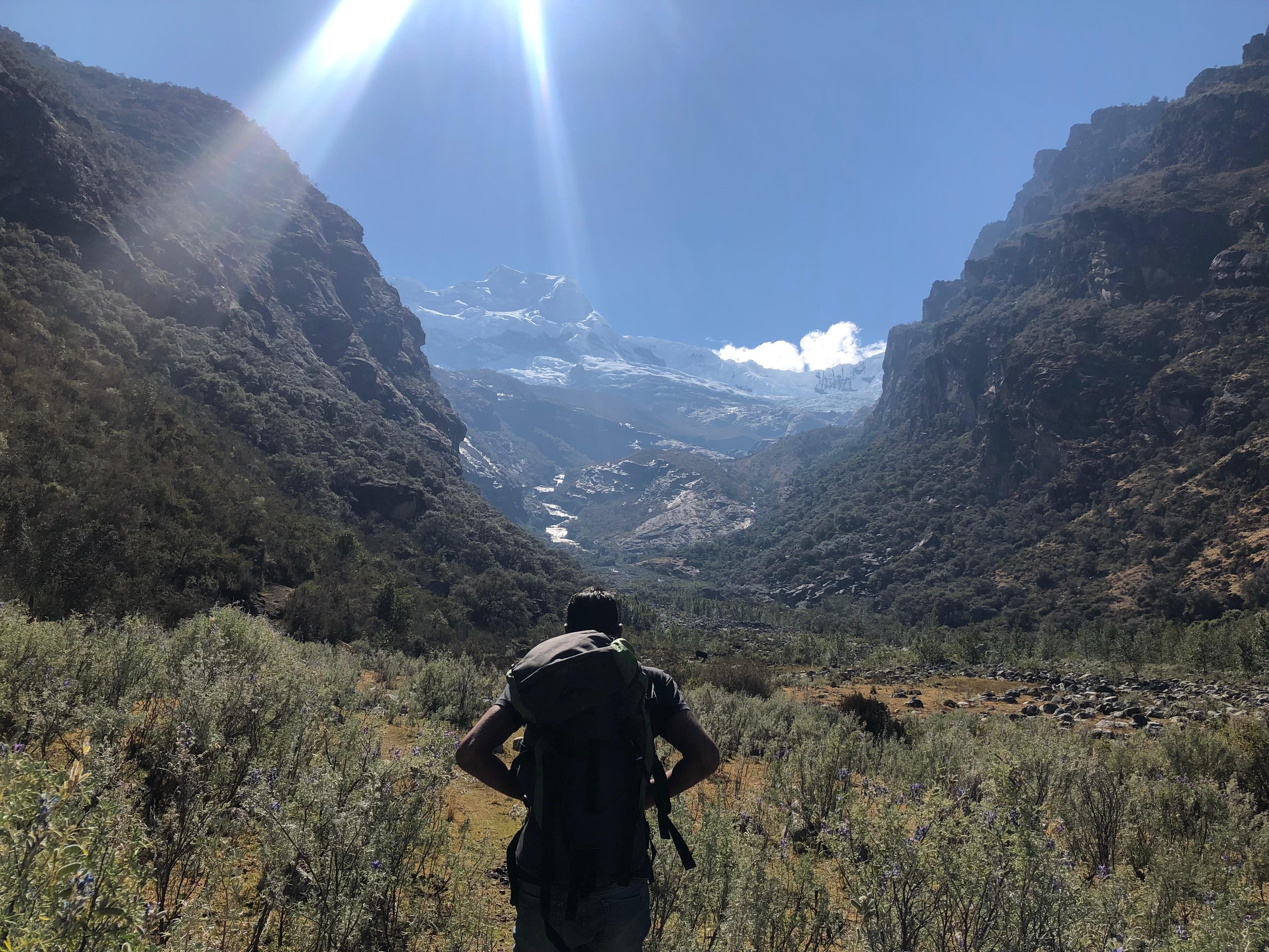 Iniciando el trekking hacia la Laguna 513 en Huaraz, Peru.