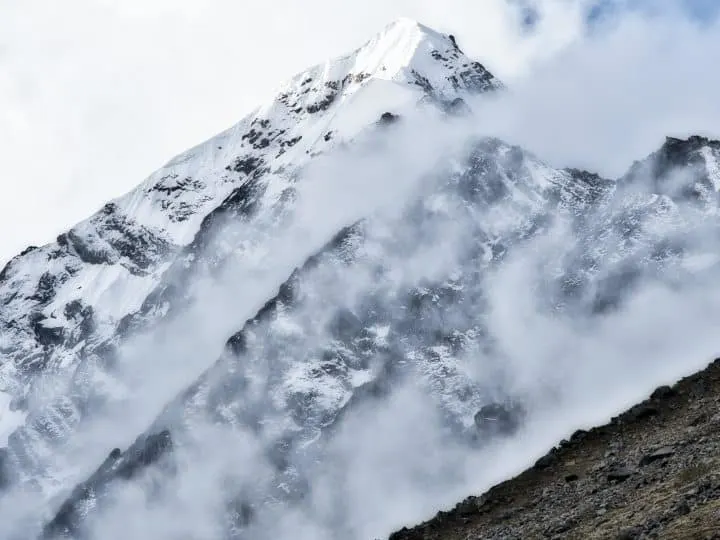 El Huayhuash Trek es ampliamente considerado uno de los circuitos de caminata más espectaculares y desafiantes del mundo.
