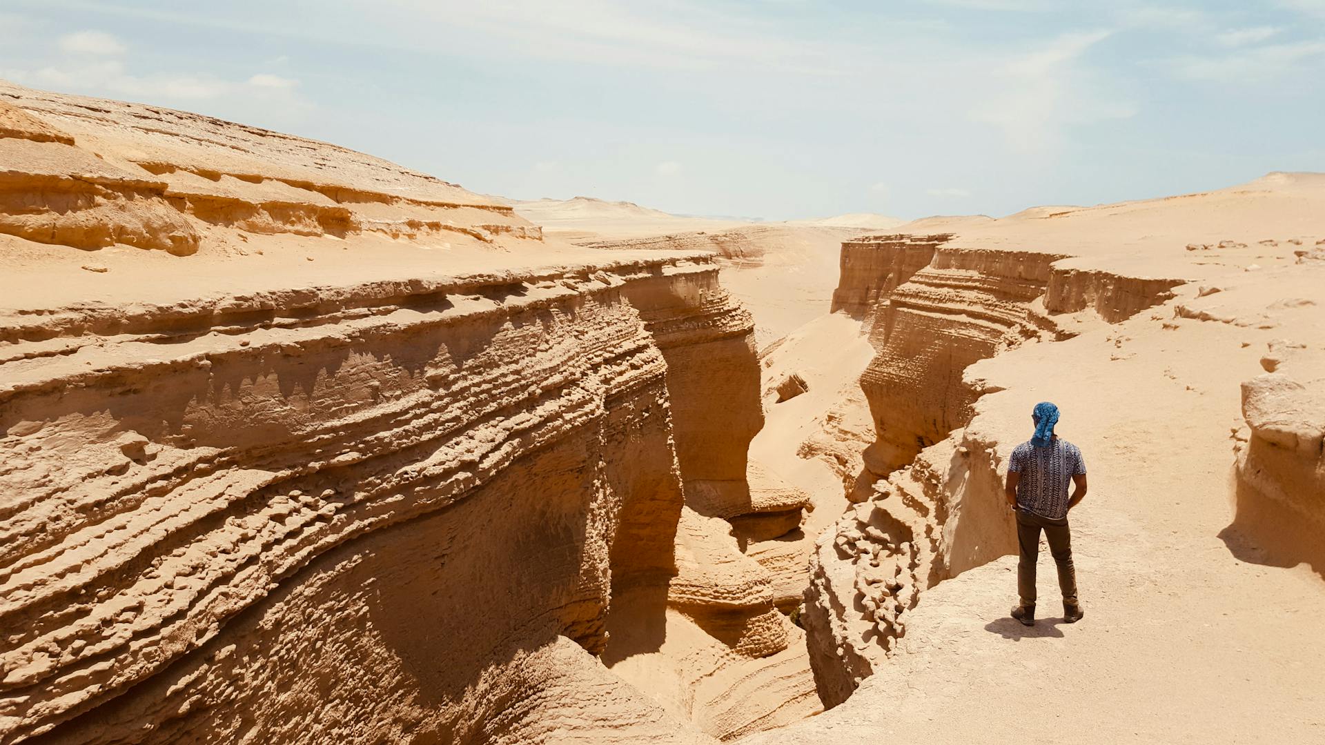 El Cañón de los Perdidos es una espectacular formación geológica de unos 600 metros de profundidad y 5 km de largo, ubicada en el desierto de Ocucaje, al suroeste de la ciudad de Ica.