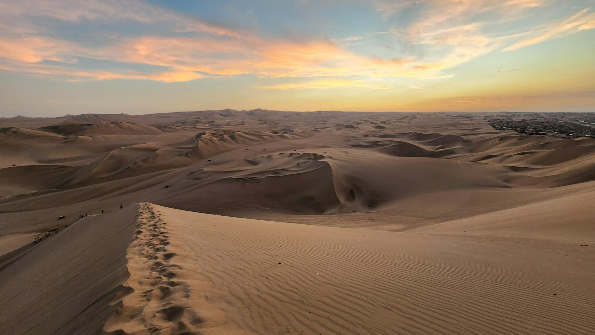 Desierto de la Huacachina, en Ica, Peru.