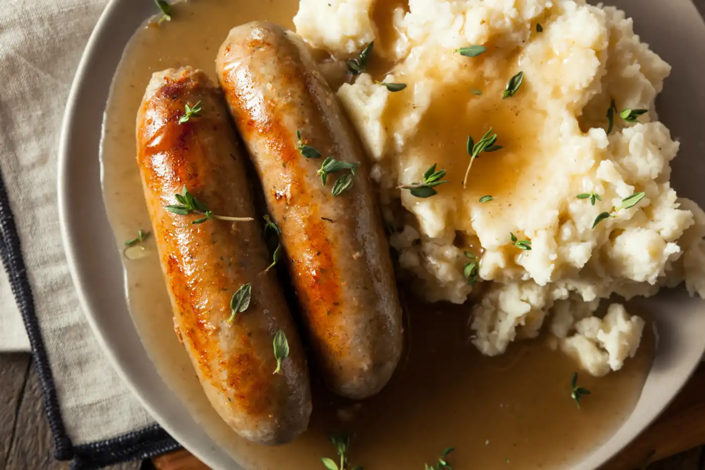 Bangers and Mash es un plato tradicional británico, que se sirve en Inverness.