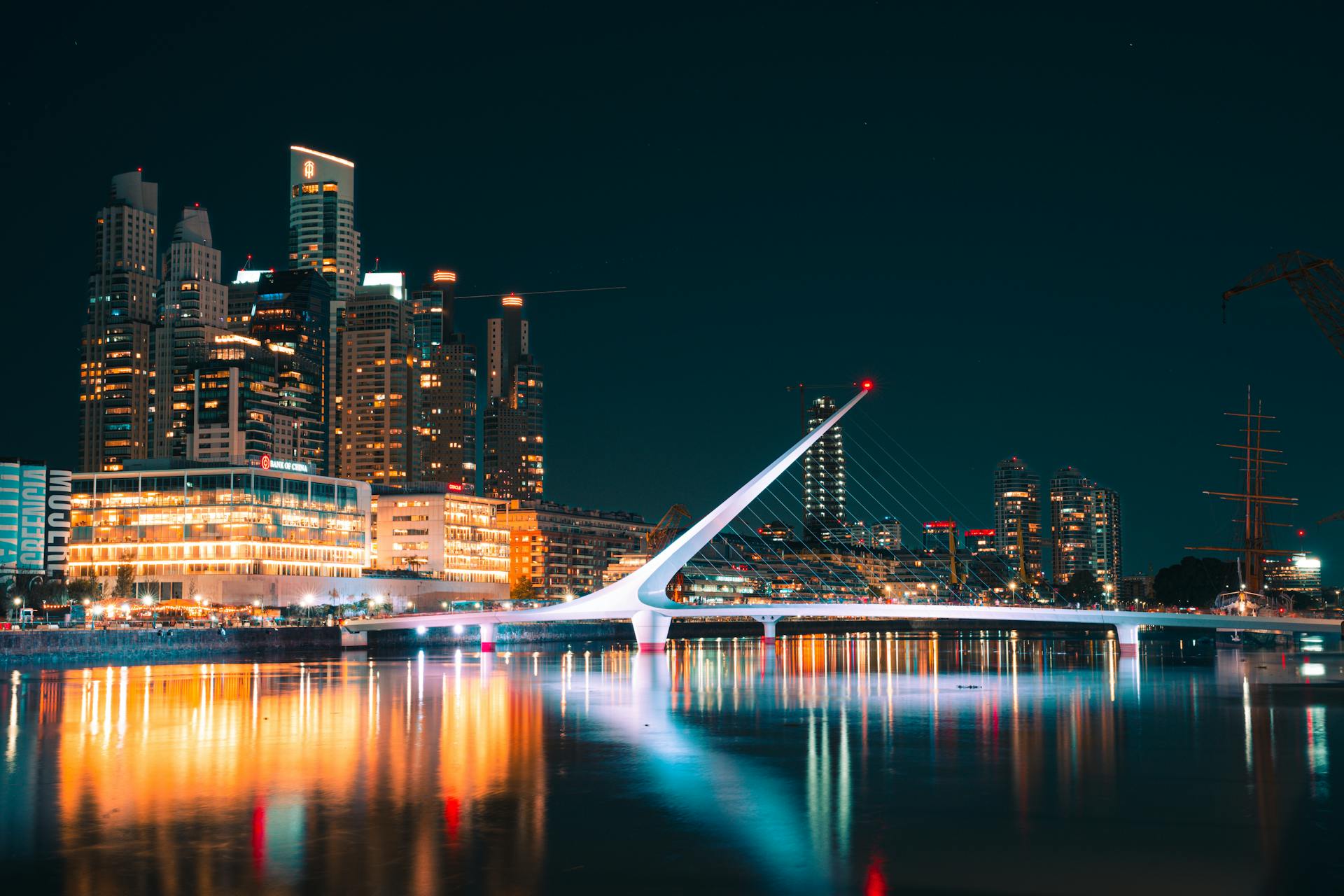 Puente de la Mujer, Puerto Madero, Buenos Aires.