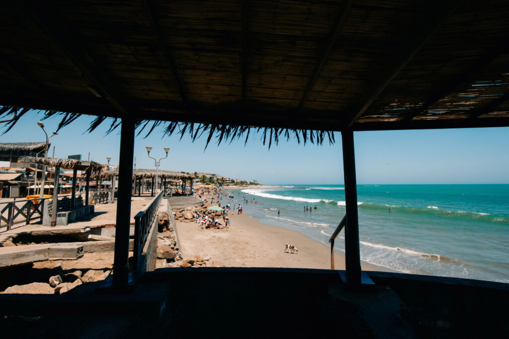 Playa principal de Mancora, Perú.