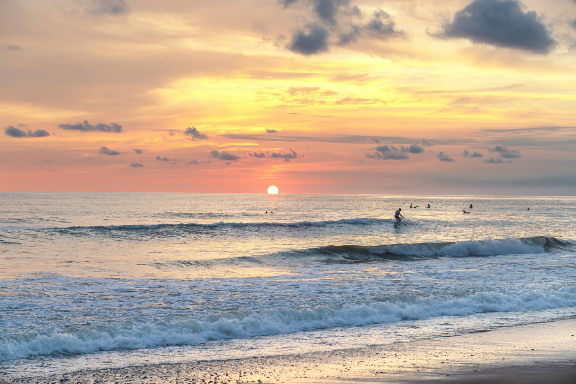 Atardecer en la playa de Mancora.