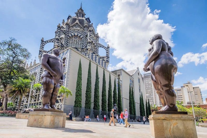 Esculturas de Fernando Botero en la Plaza Botero de Medellín, Colombia.