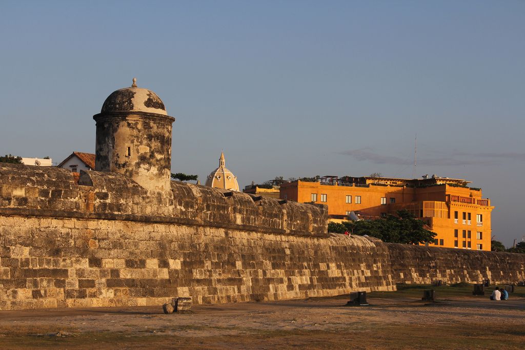 Murallas protegiendo la ciudad antigua de Cartagena de Indias, Colombia.