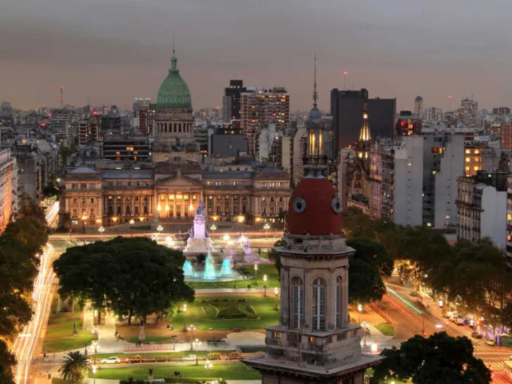 O Palácio do Congresso da Nação Argentina no bairro de Montserrat, Buenos Aires.