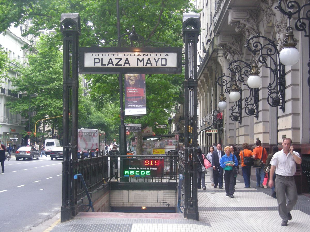 Estação de metrô Plaza de Mayo em Montserrat, Buenos Aires.