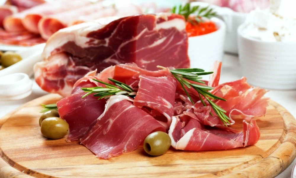 El Njeguški pršut es el tesoro gastronómico más emblemático de Montenegro.