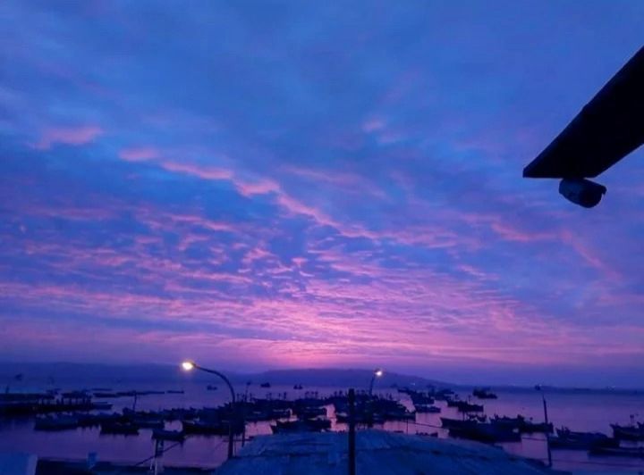 Atardecer en El Chaco, pequeño pueblo junto a la Reserva Nacional de Paracas, Peru.