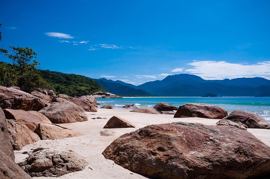 Praia do Aventureiro, Ilha Grande, Brasil.
