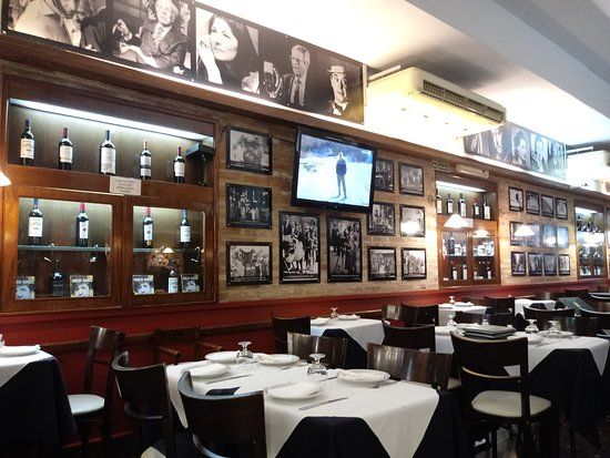 Interior da Pizzaria Los Inmortales. Buenos Aires.