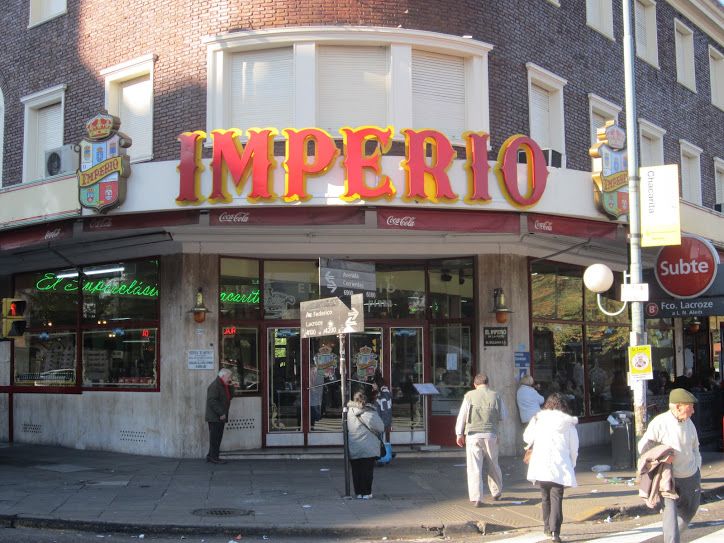 Fachada de El Imperio de la Pizza em Chacarita. Buenos Aires.