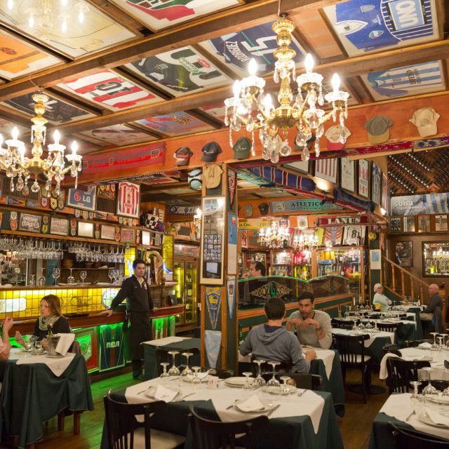 Interior da parrilla La Brigada em San Telmo.