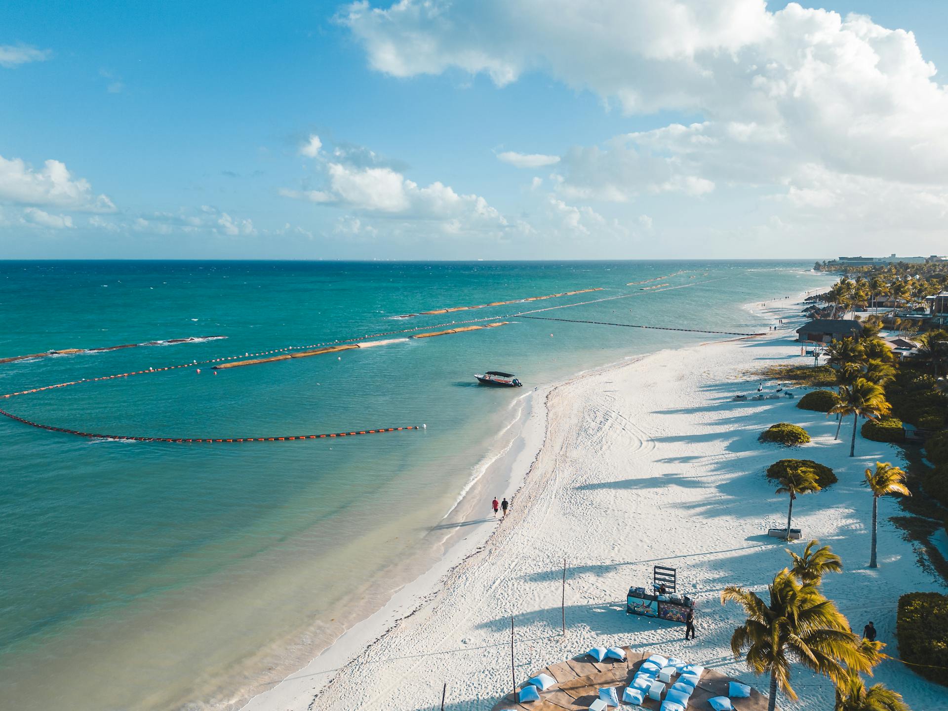 Vista aérea de las costas de Playa del Carmen, en la zona de Playacar y zona de All Inclusives, en Quintana Roo, mexicano.