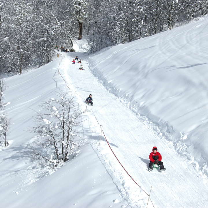Piedras Blancas es un famoso parque de actividades invernales situado en la ladera este del Cerro Otto, en Bariloche, Argentina.