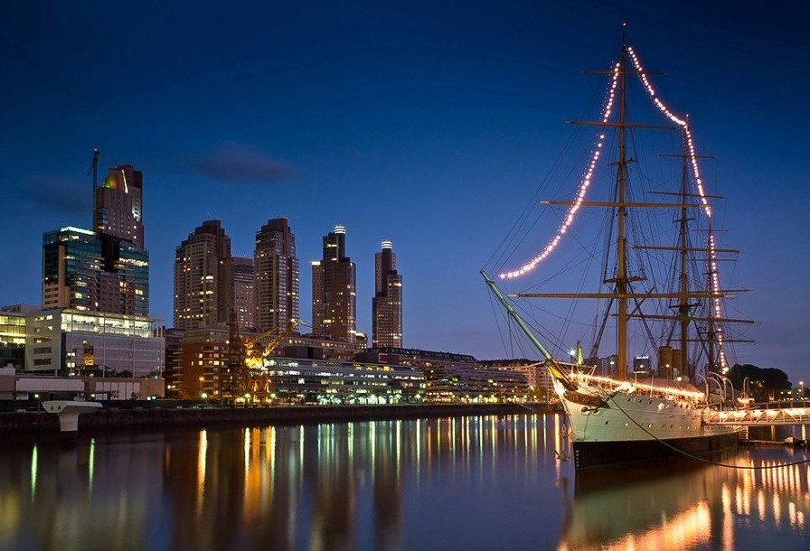 Fragata ARA Sarmiento, museo flotante en Puerto Madero, Buenos Aires.