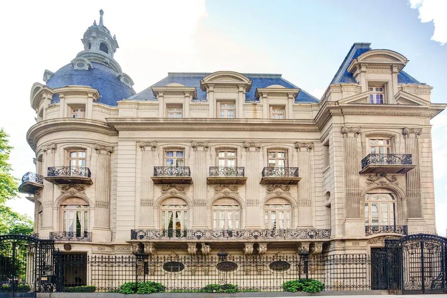 O Palacio Ortiz Basualdo, atual sede da Embaixada da França em Buenos Aires.