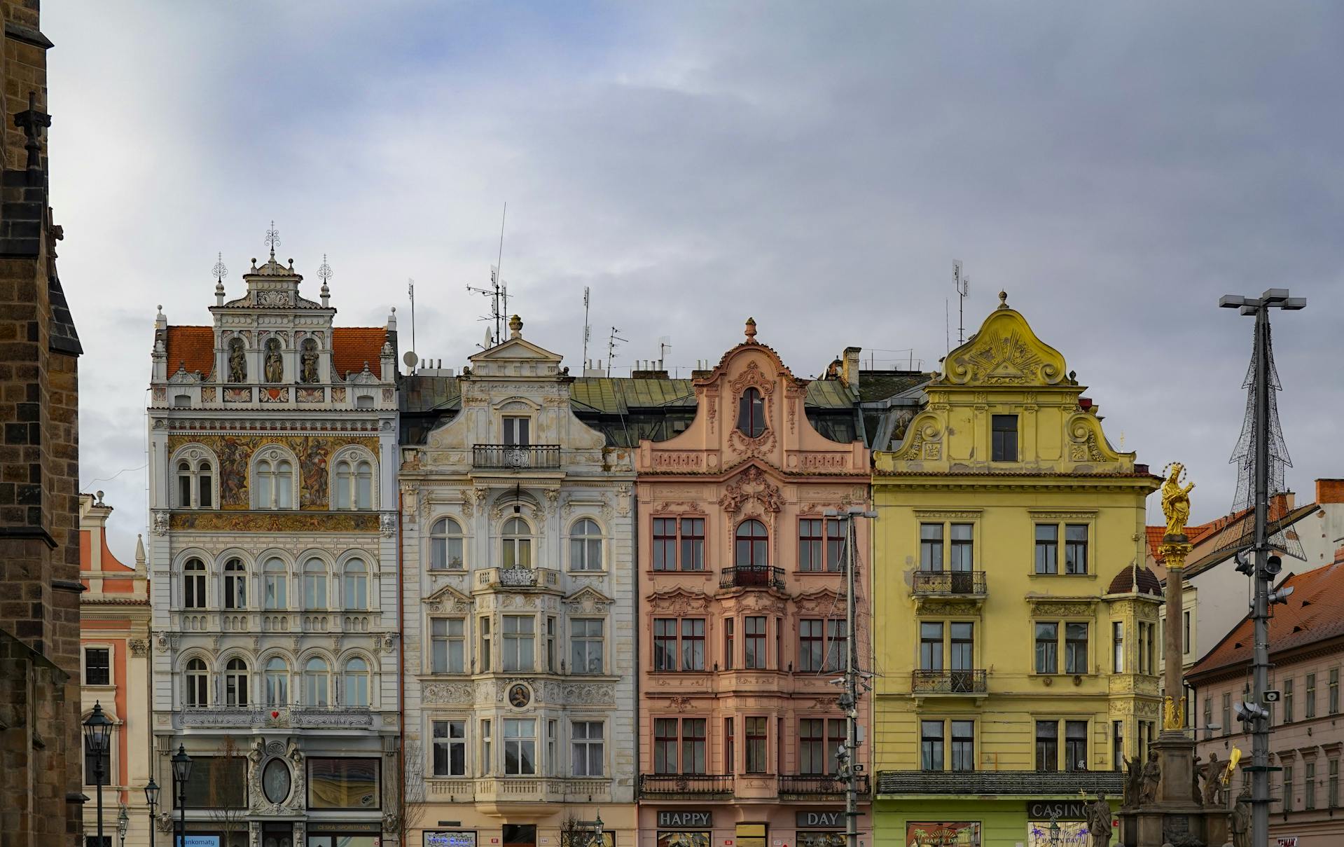 Pilsen (o Plzeň en checo) es la cuarta ciudad más grande de la República Checa y la capital mundial de la cerveza tipo Lager. Situada a unos 90 km al oeste de Praga.