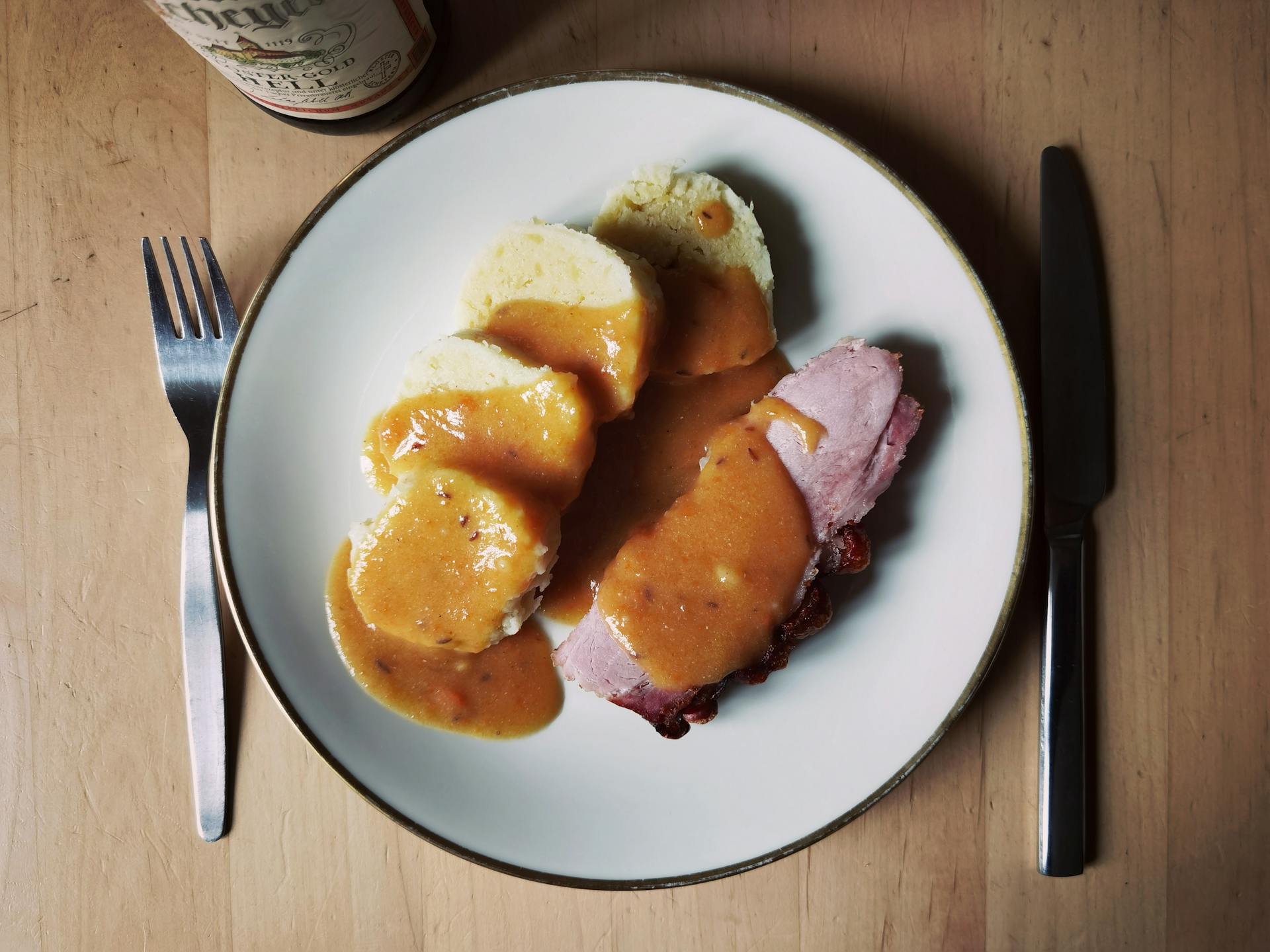 La Svíčková na smetaně (o simplemente svíčková) es el plato nacional por excelencia de la República Checa.