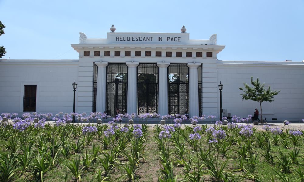 Fachada del cementerio de Recoleta, Buenos Aires.