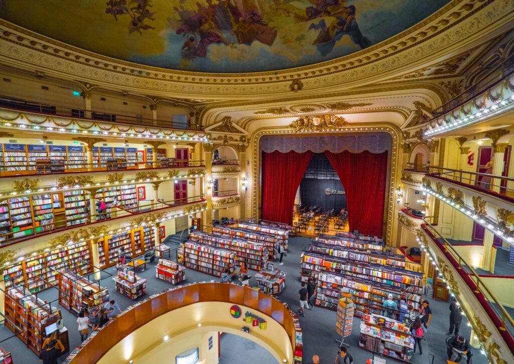 Interior de la librería El Ateneo Grand Splendid en Recoleta, Buenos Aires.
