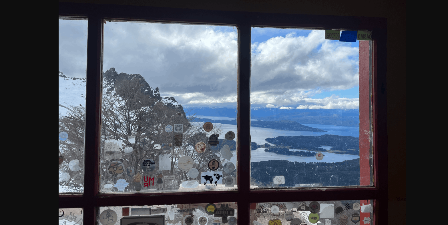Vista desde la ventana del Refugio López, Bariloche, Argentina