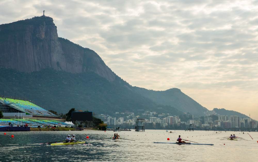 Vista de la Lagoa Rodrigo de Freitas con el Cristo Redentor al fondo.