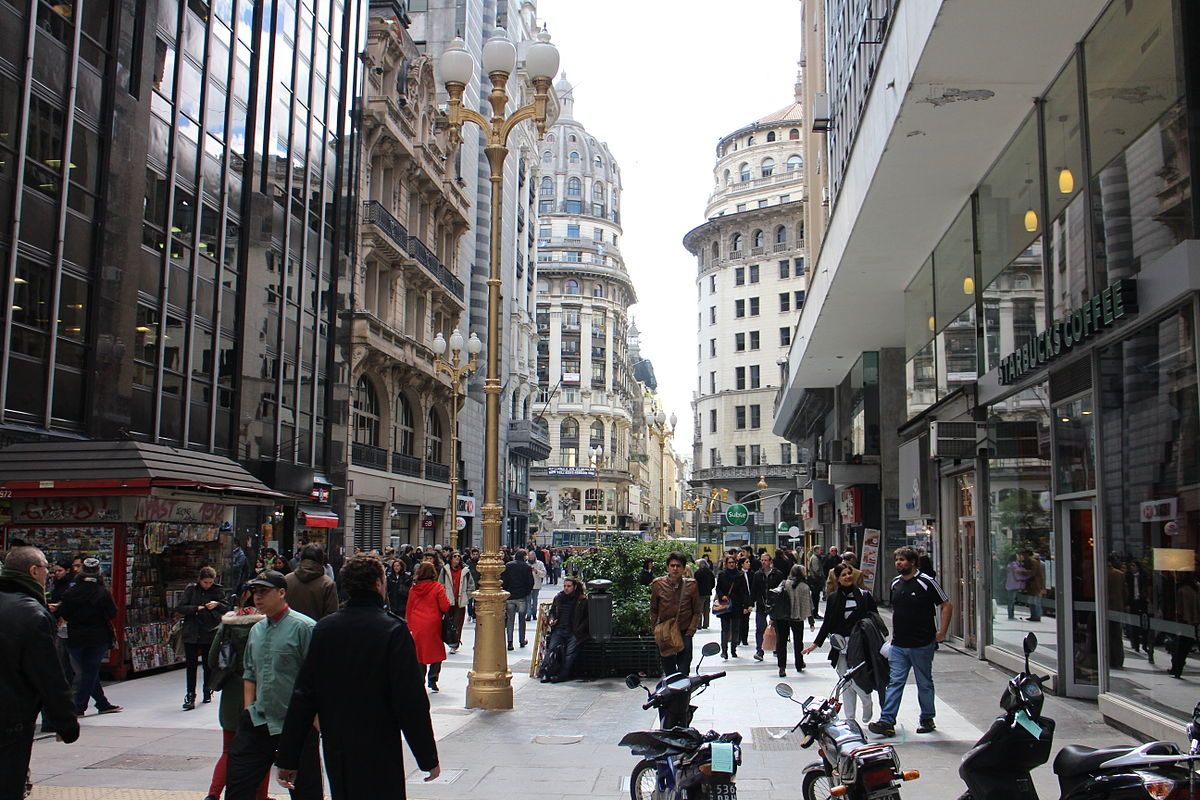O calçadão Florida é um epicentro comercial, com edifícios de arquitetura extraordinária. Buenos Aires, Argentina.