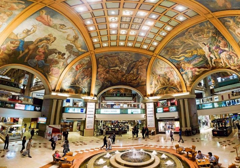 O espetacular interior do Galerías Pacífico, na rua Florida de Buenos Aires, Argentina.