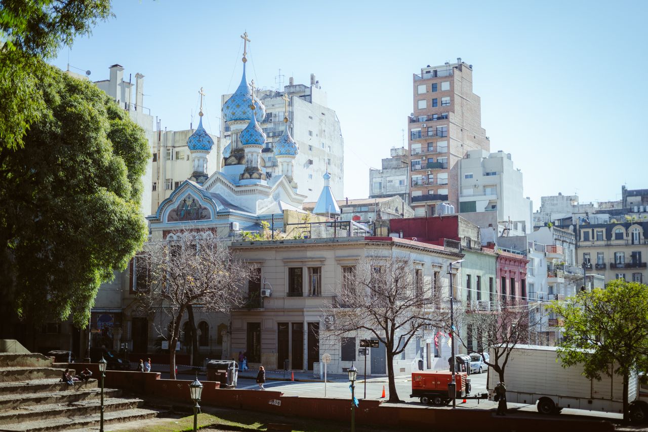 Zona del Parque Lezama frente a la Iglesia Ortodoxa Rusa en San Telmo, Buenos Aires.