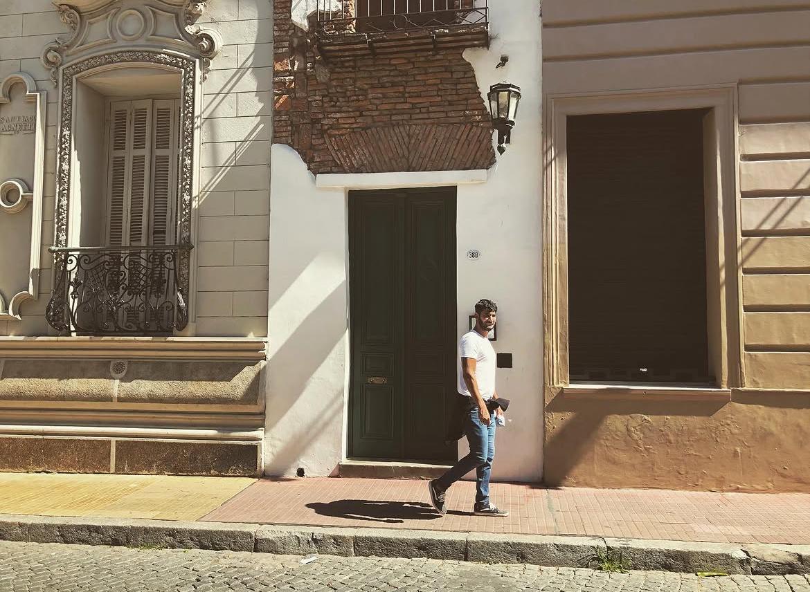 Fachada de la Casa Mínima en el Pasaje San Lorenzo, San Telmo, Buenos Aires.