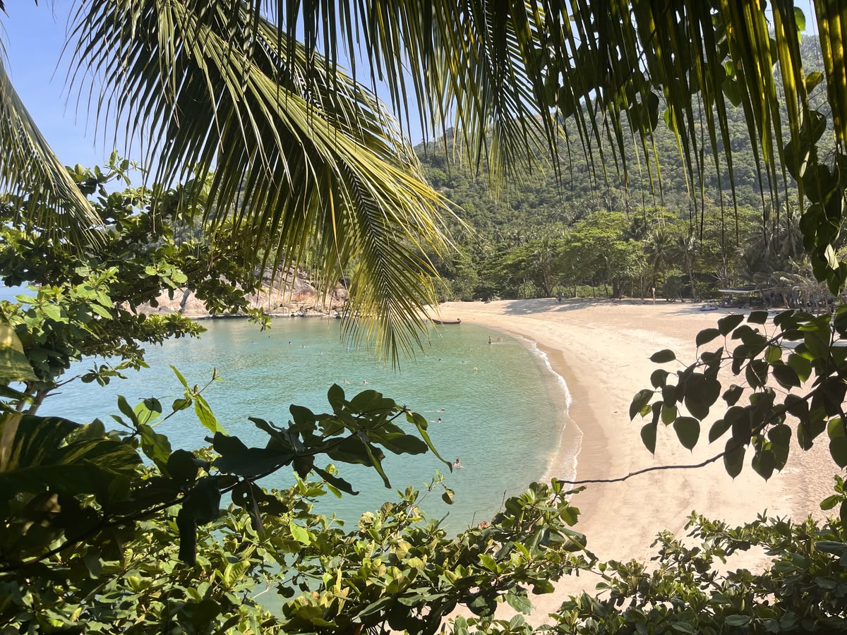 Parte de la Trilha das 7 Praias, Ubatuba, Brasil.