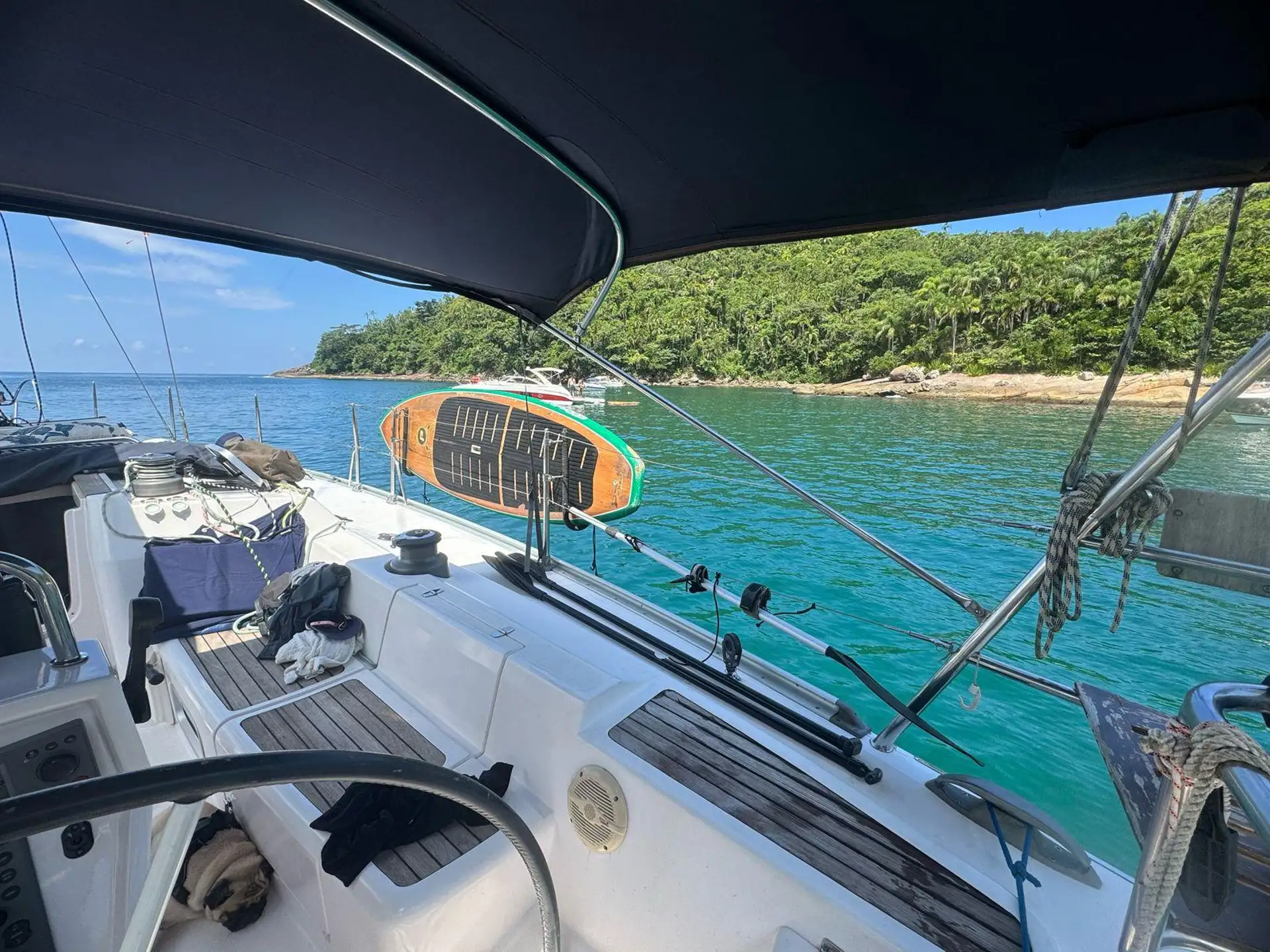 Paseos en barco en Ubatuba a islas cercanas.